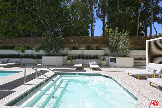 Building Photo - 10601 Wilshire Blvd