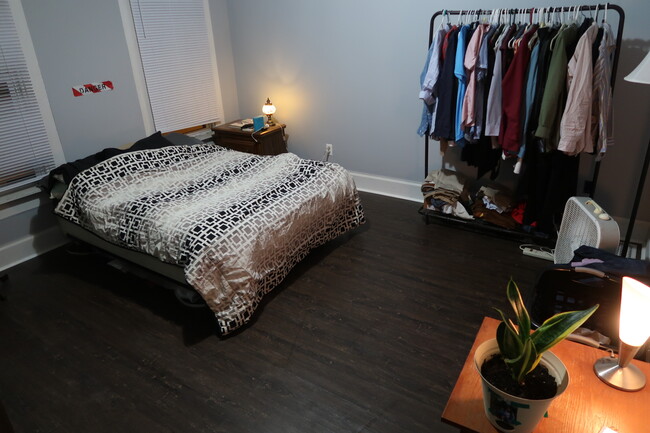 Building Photo - 1515-1517 Summit Street