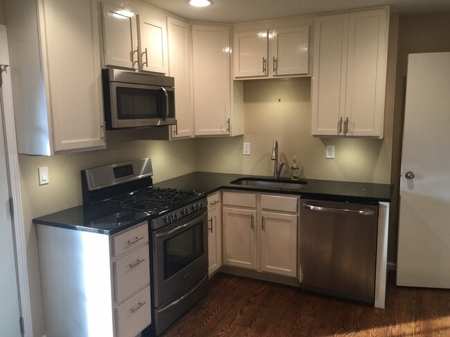 Modern Kitchen - 2831 Bexley Ct