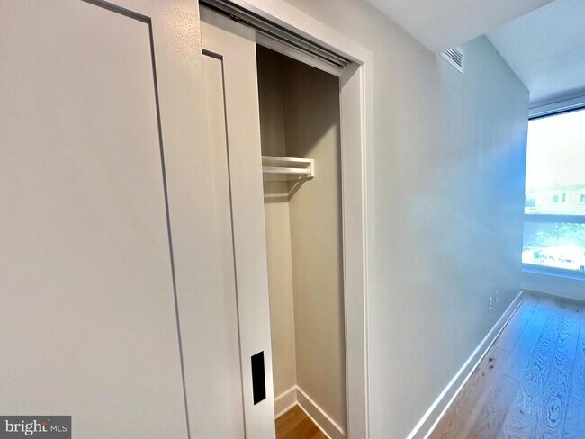 Building Photo - 1211 Van St SE