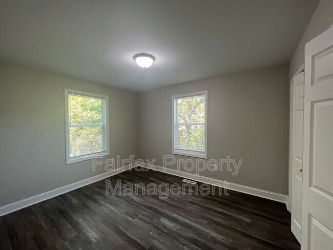 Building Photo - 2109 Hart St