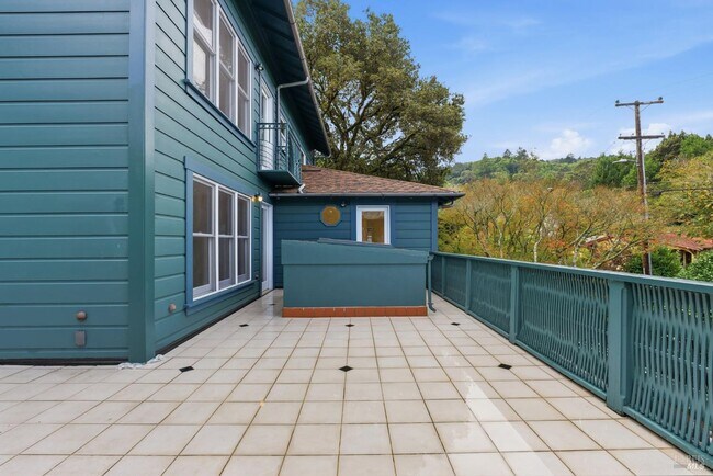 Building Photo - 309 Melrose Ave