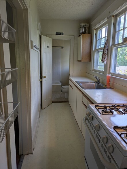 kitchen - 6604 1st St NW