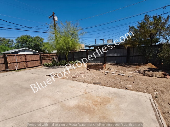 Building Photo - 827 E Helen St