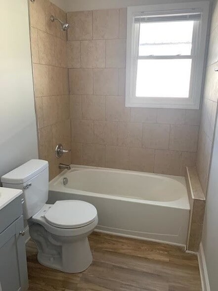 Building Photo - 405 Deck St