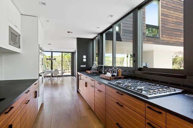 Building Photo - 507 Edge of Woods Rd