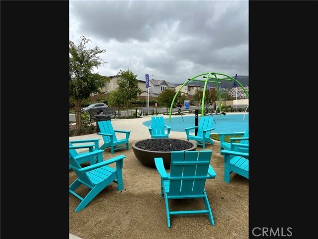 Building Photo - 4041 Pomelo Dr
