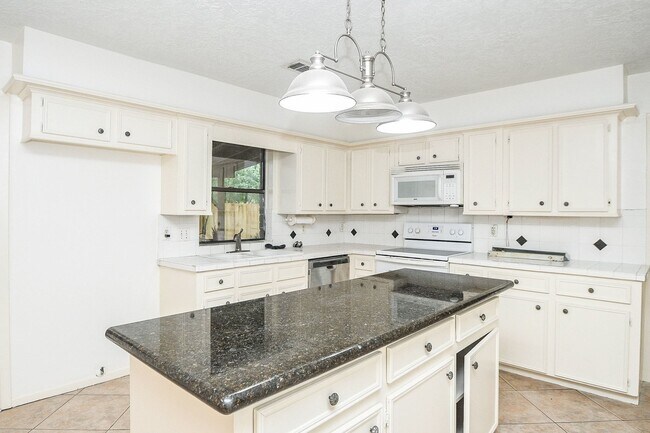 Building Photo - 6702 Spring Leaf Dr
