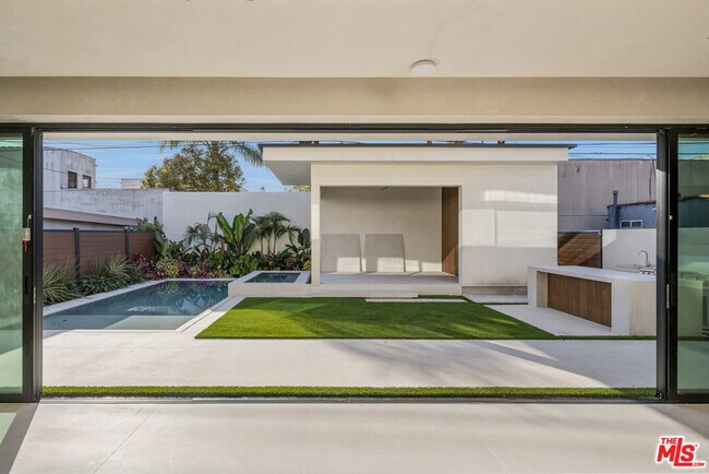 Building Photo - 441 Croft Ave