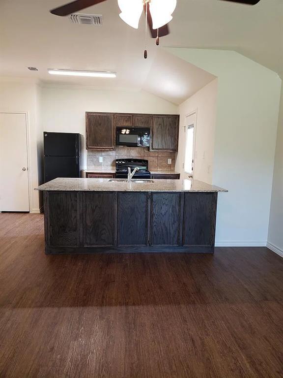 Building Photo - 895 B Twin Oaks Dr