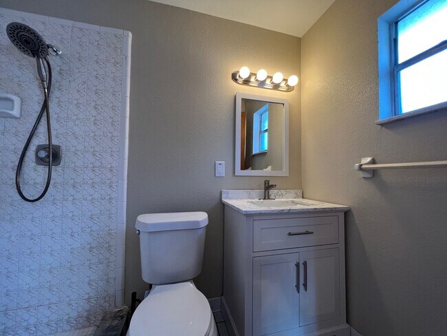 Building Photo - Newly Renovated 3/2 Home ~ Brand New Kitchen ~ Updated Bathrooms ~ Fenced Yard!
