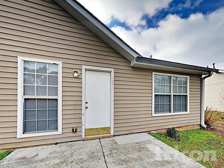 Building Photo - 6728 Chesepeake Trail