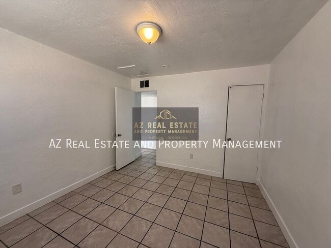 Building Photo - 7532 N 21st Ave