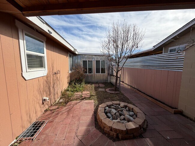 Building Photo - 3 Bedroom Single Story Home Available Near Unser Blvd SW & Bridge Blvd SW!