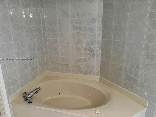 Building Photo - 19101 NE 36th Pl