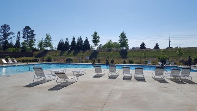 Building Photo - Beautiful End Unit Townhouse