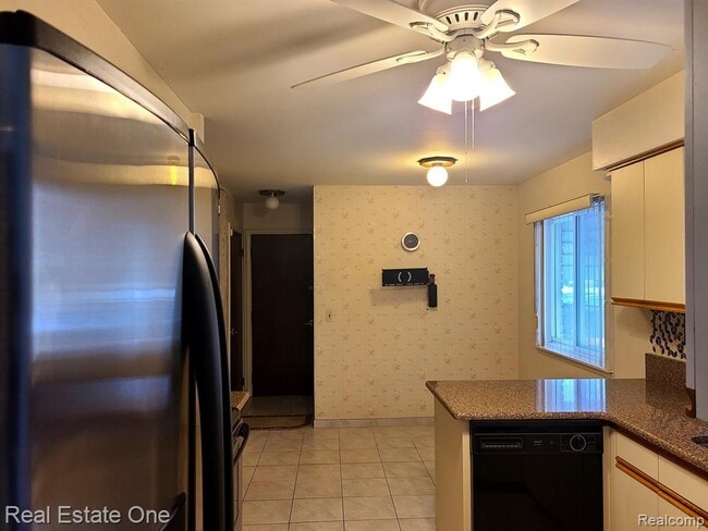 Building Photo - 29540 Red Leaf Dr