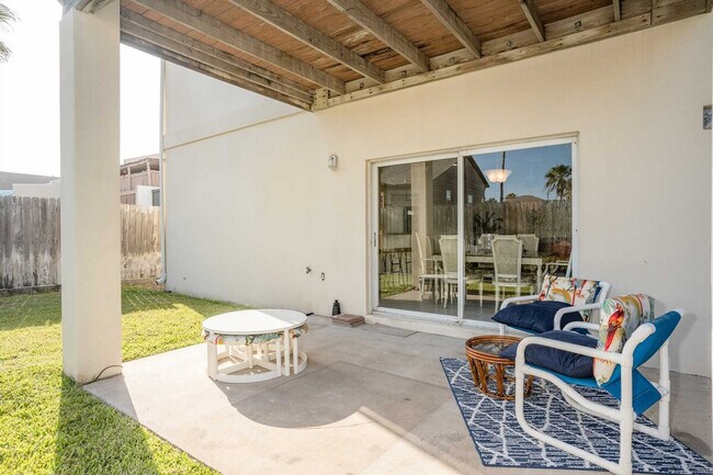 Building Photo - 2 E Lantana St