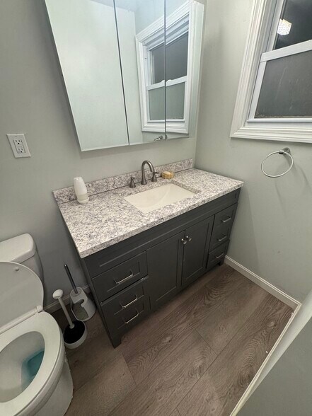 Building Photo - 8 Rustlewood Dr