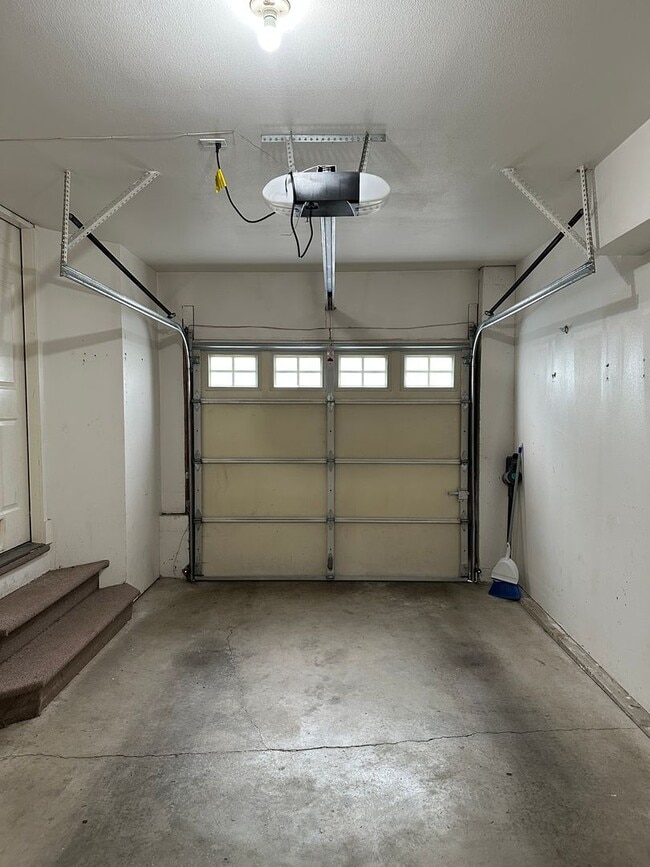 Building Photo - 2Bd/2.5Ba Issaquah Townhouse