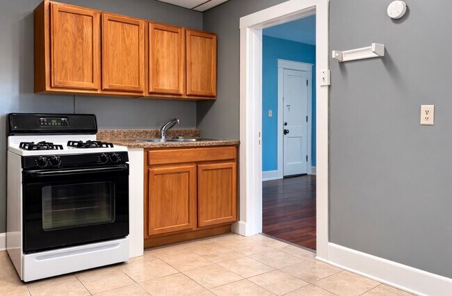 Building Photo - 272 Main St