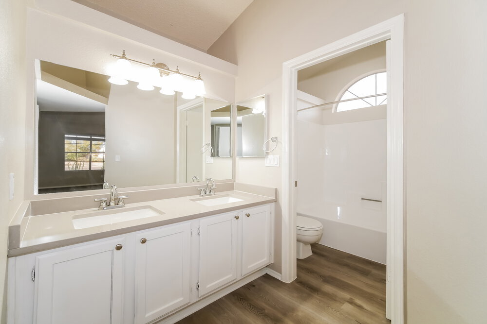 Building Photo - 8045 W Larkspur Dr