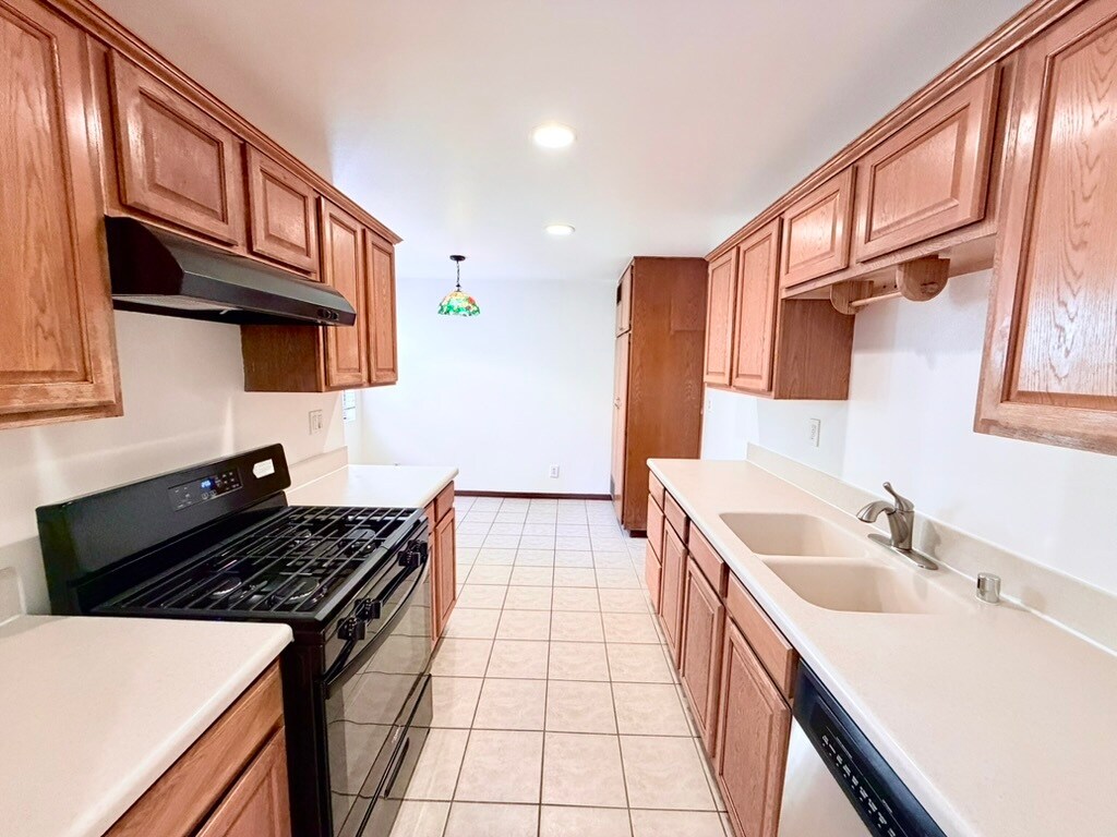 Building Photo - 13825 Beaver St