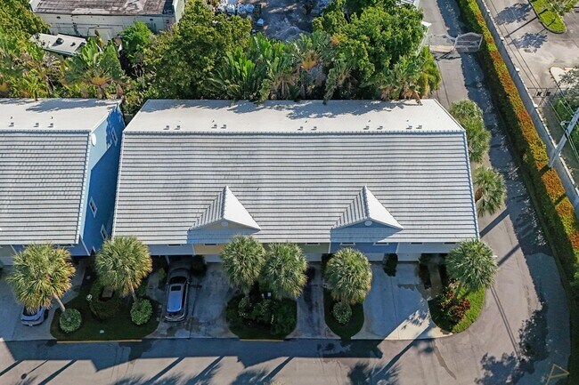 Building Photo - 1743 NE 4th Ave