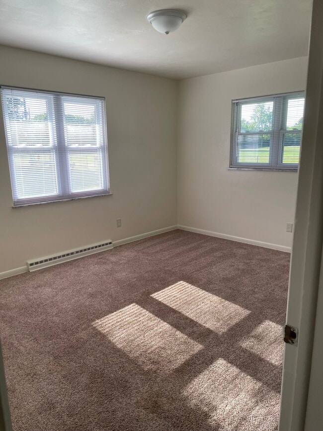 Front Bedroom - 256 Williams St