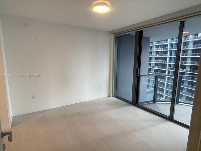 Building Photo - 1000 Brickell Plaza