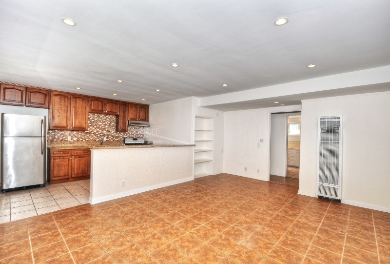 Building Photo - 250 Cliff Dr