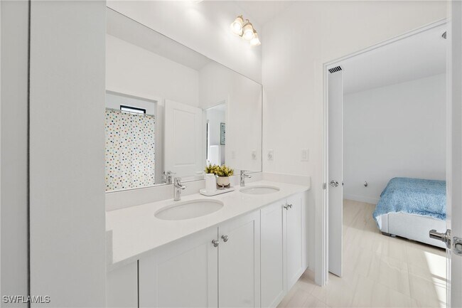 Building Photo - 4951 Brigata Wy