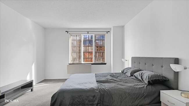 Building Photo - 801 S Plymouth Ct