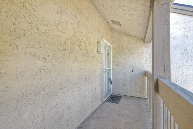 Building Photo - 1 Bedroom, 1 Bathroom Condo in the Villa La Jolla Community