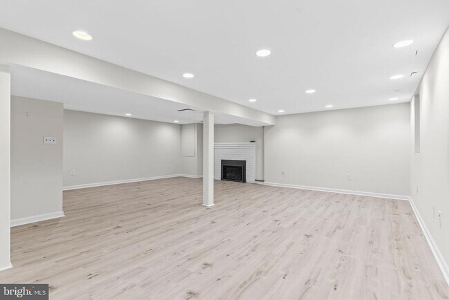 Building Photo - 7609 Woodridge Cir