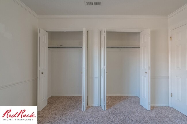 Building Photo - Charming 2 Bedroom Townhome