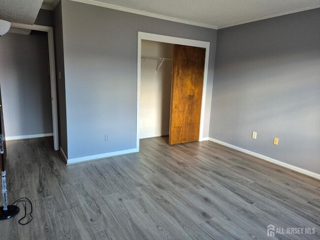 Building Photo - 915 Edison Glen Terrace