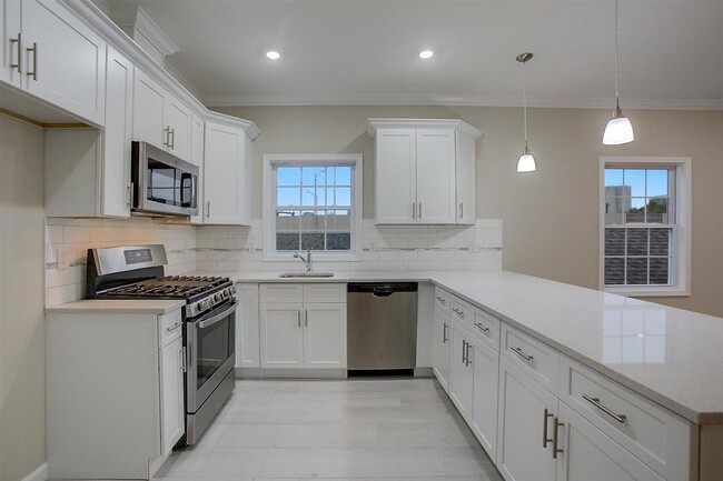 Building Photo - 16 Grant Ave