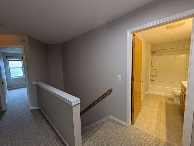 Building Photo - 3 bed / 3 bath House in Deforest!