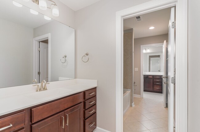 Building Photo - Gorgeous 5 Bedroom Home with First Floor I...