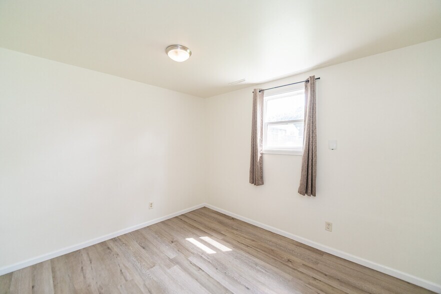 Building Photo - 5629 Massachusetts St