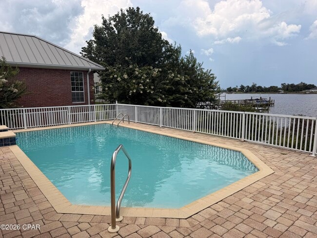 Building Photo - 2516 Country Club Dr