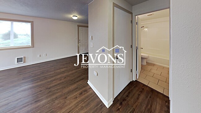 Building Photo - Charming duplex in a walkable location near the University of Puget Sound