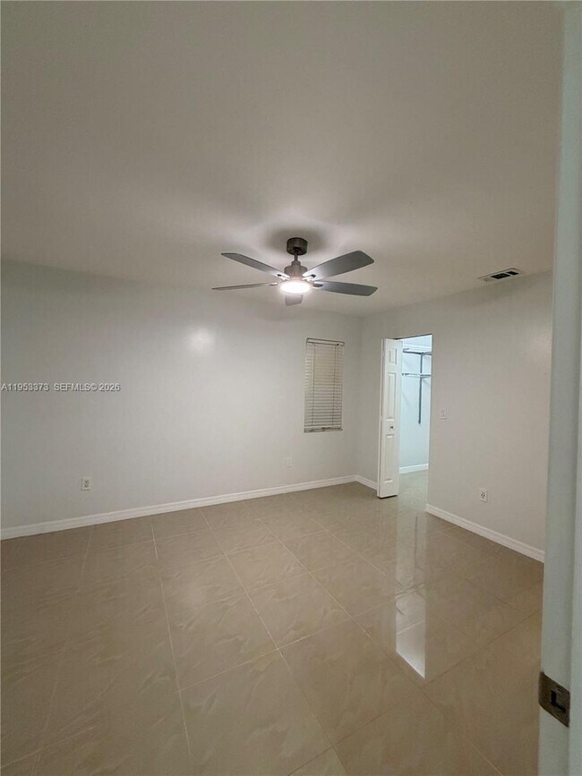 Building Photo - 20730 NE 8th Ct