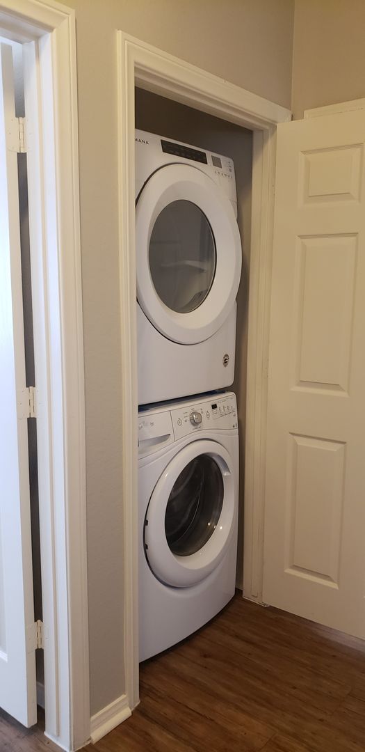 Building Photo - Beautiful3 bedroom condo, located in a 24 ...