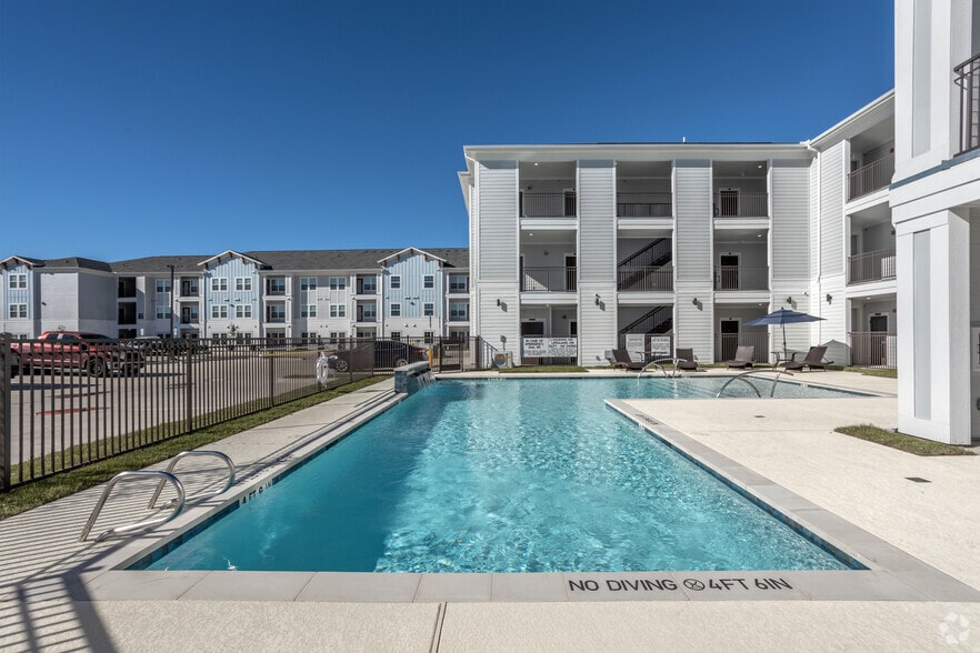 Pool - Freehill Street Lofts