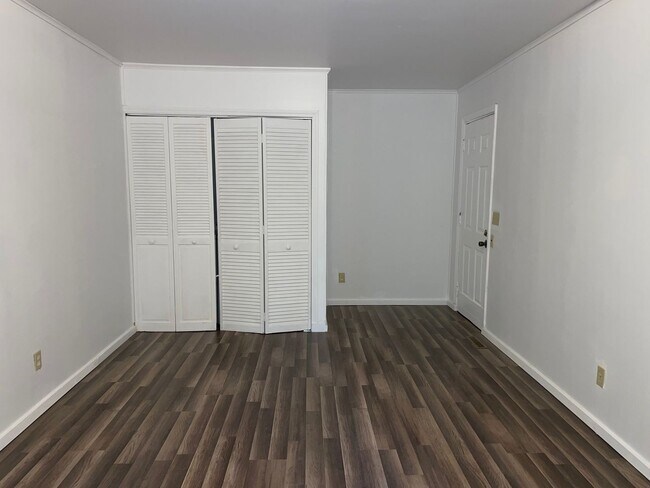 Building Photo - 3 bed 2 bath home
