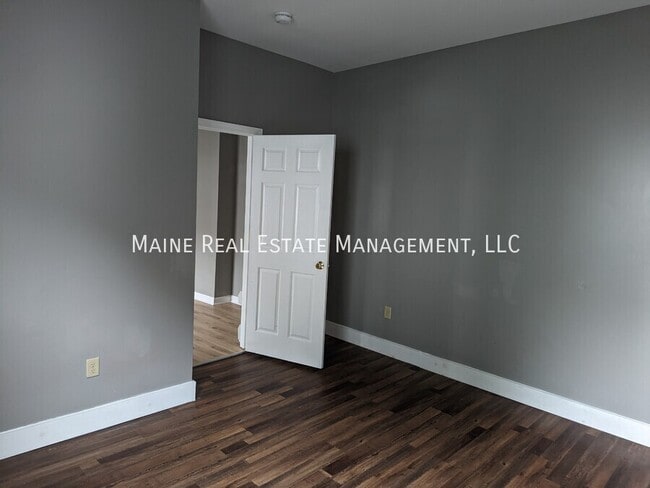 Building Photo - 380 Hammond St