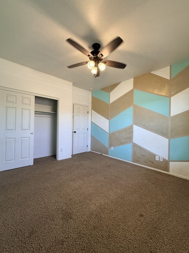 Building Photo - Adorable 3 Bedroom - 2 Bath - 2 Car Garage in Quailwood