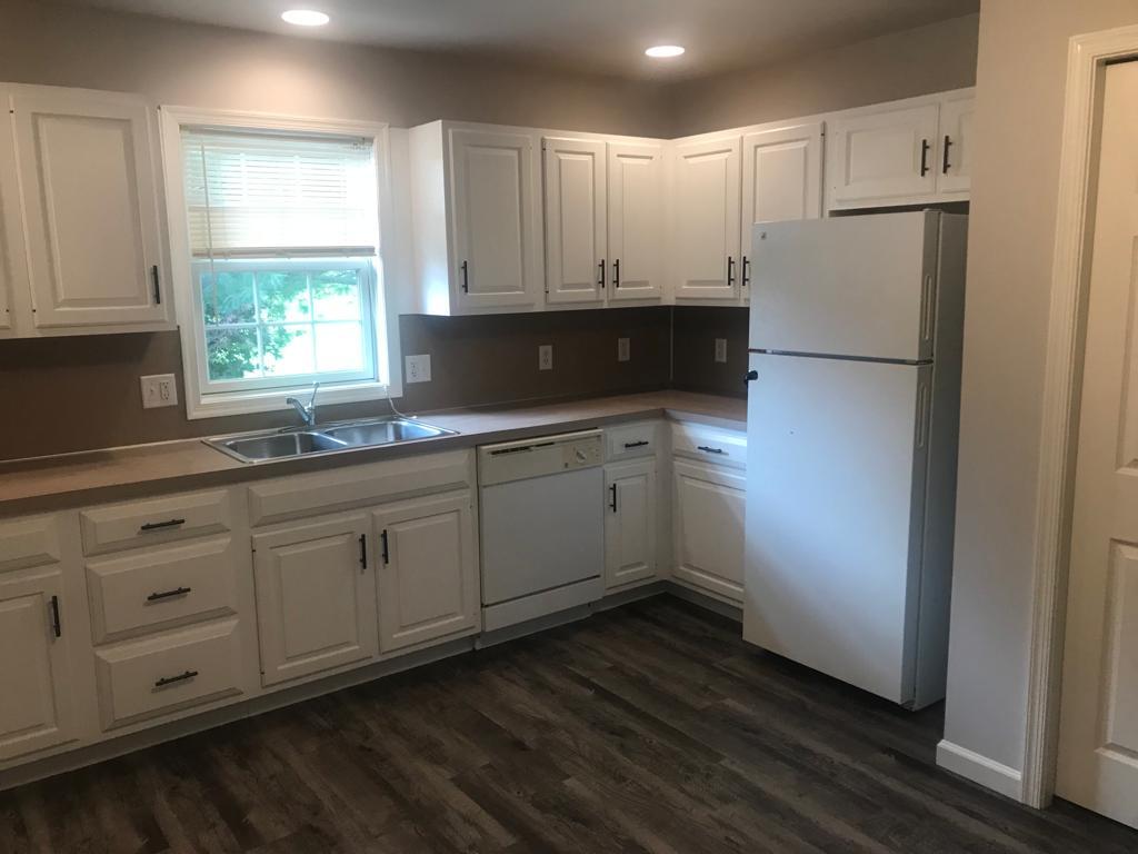 Building Photo - 640 S Oak St